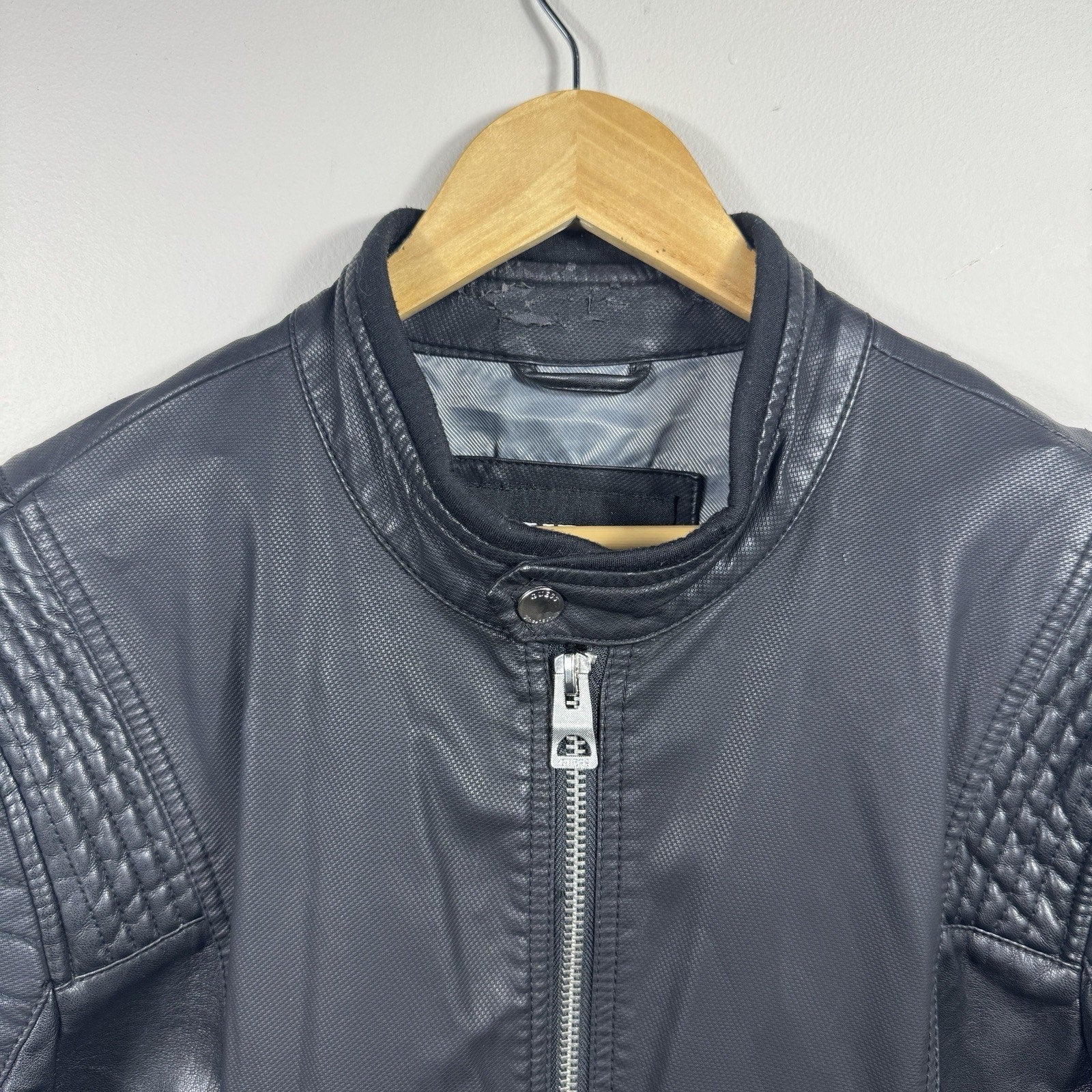 GUESS Mens Large Faux Leather Moto Cafe Racer Jacket Black Quilted Biker Zip