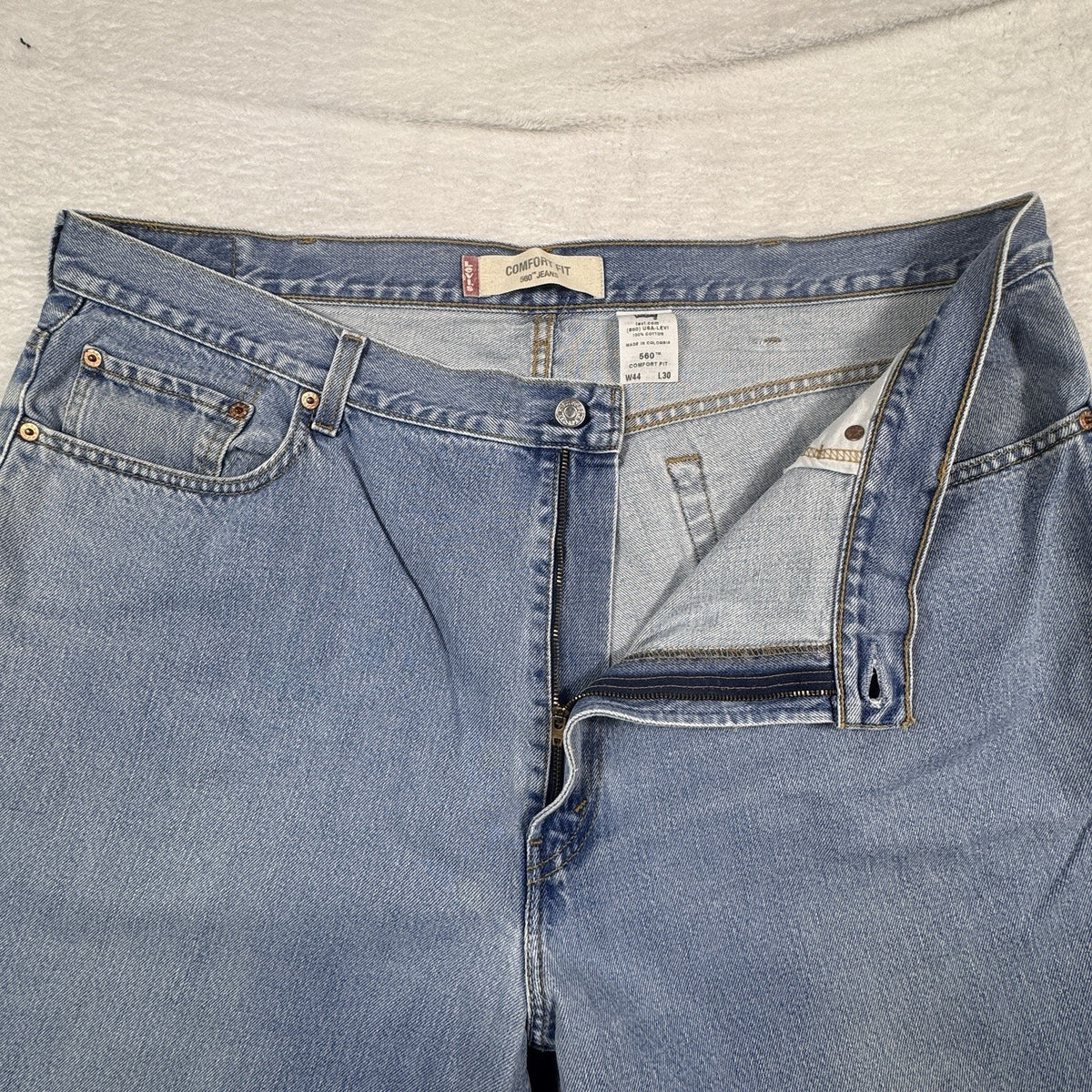 VTG 2004 Levi's 560 Comfort Fit Jeans Men's 44x30 Light Wash Relaxed Denim