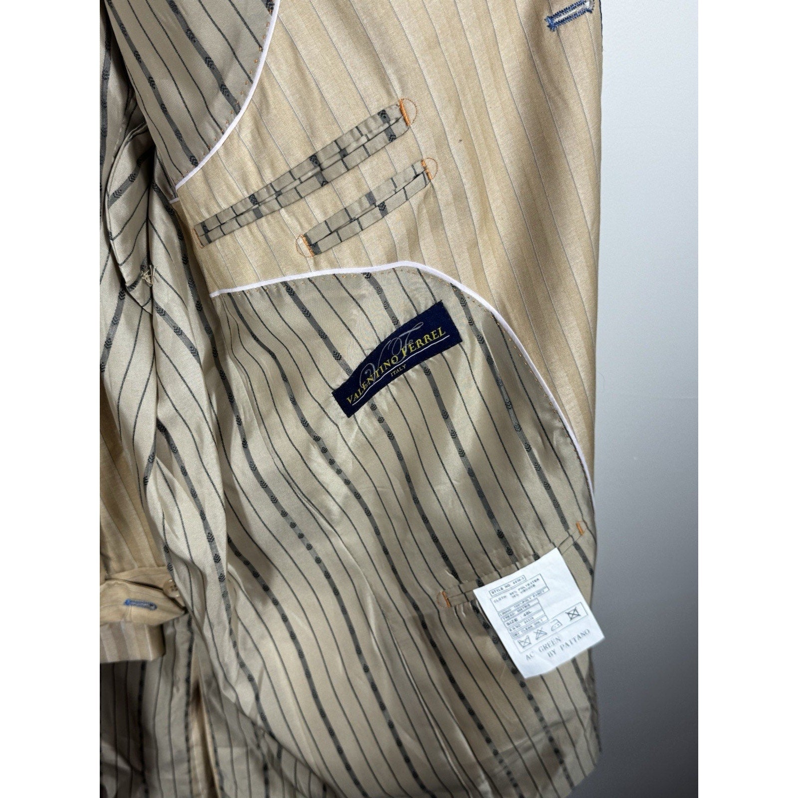 Valentino Ferrel Superior 150’s Beige Pinstripe Suit Men’s 48L 2-Piece Italy 43