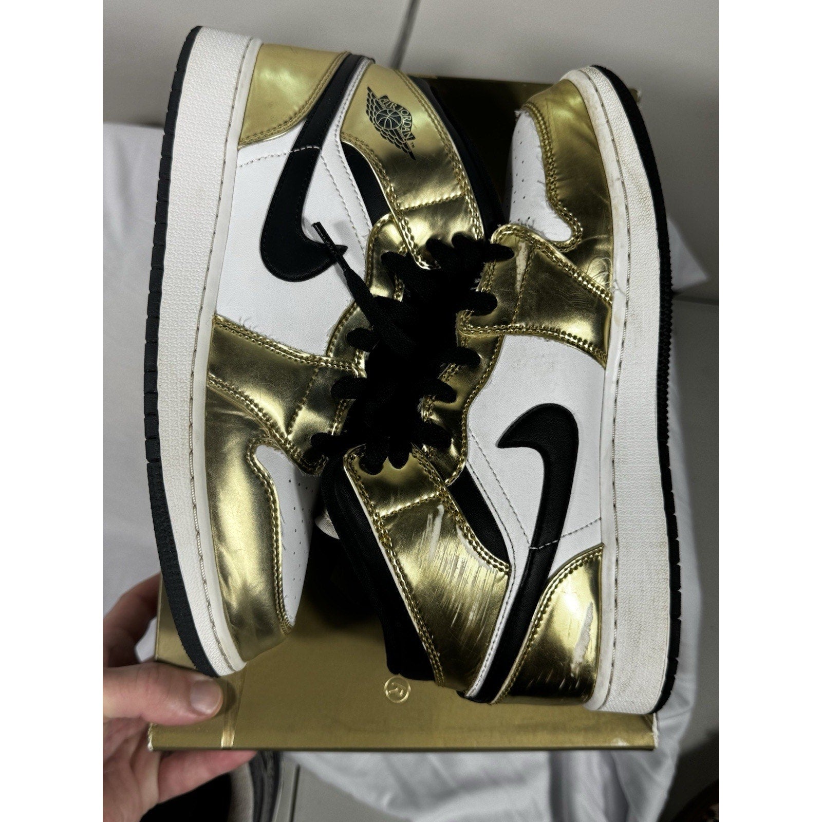 Nike Air Jordan 1 Mid SE Metallic Gold DC1420-700 GS Size 7Y 7 Used