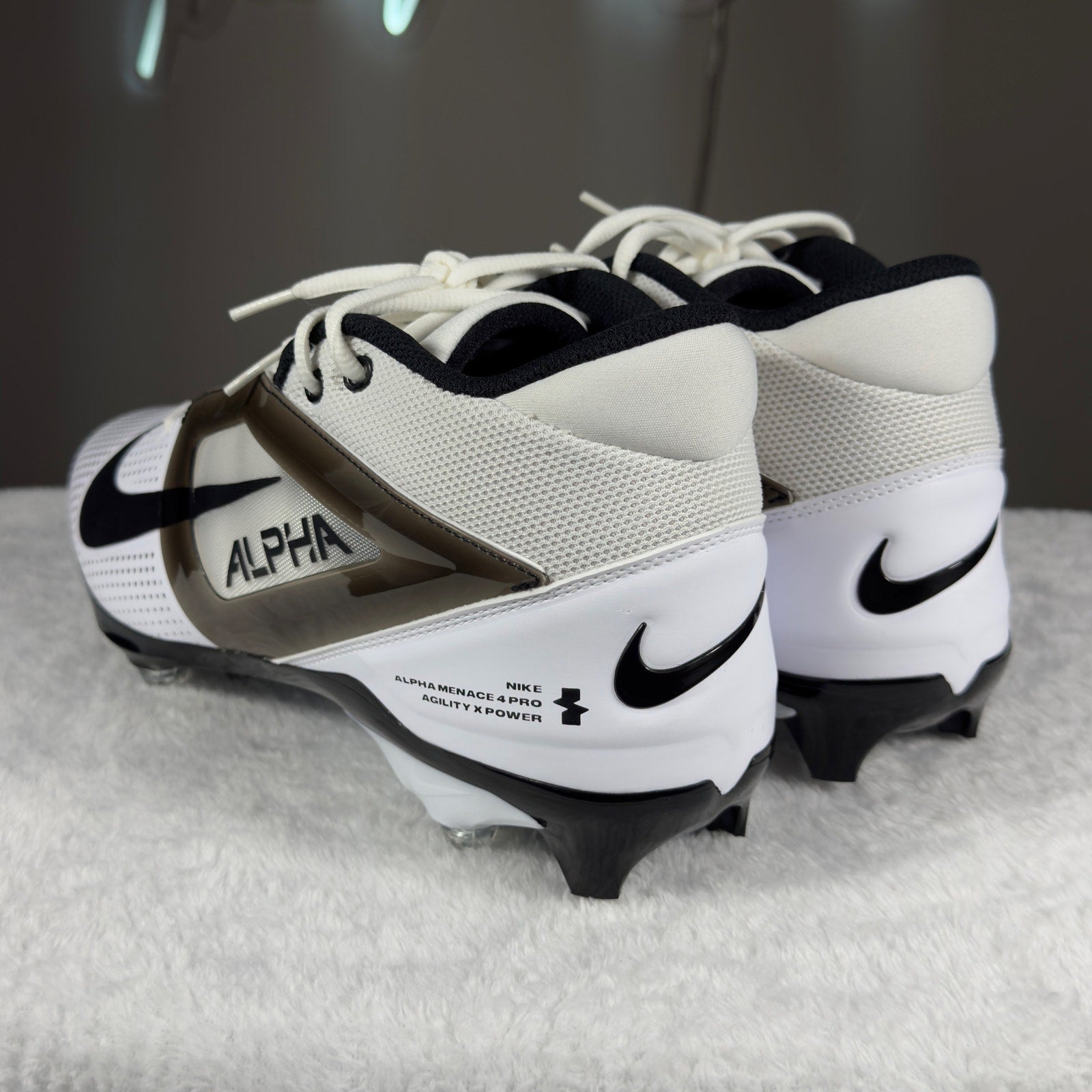 Nike Alpha Menace 4 Pro Football Cleats White Black HF4555-100 Sz 12.5