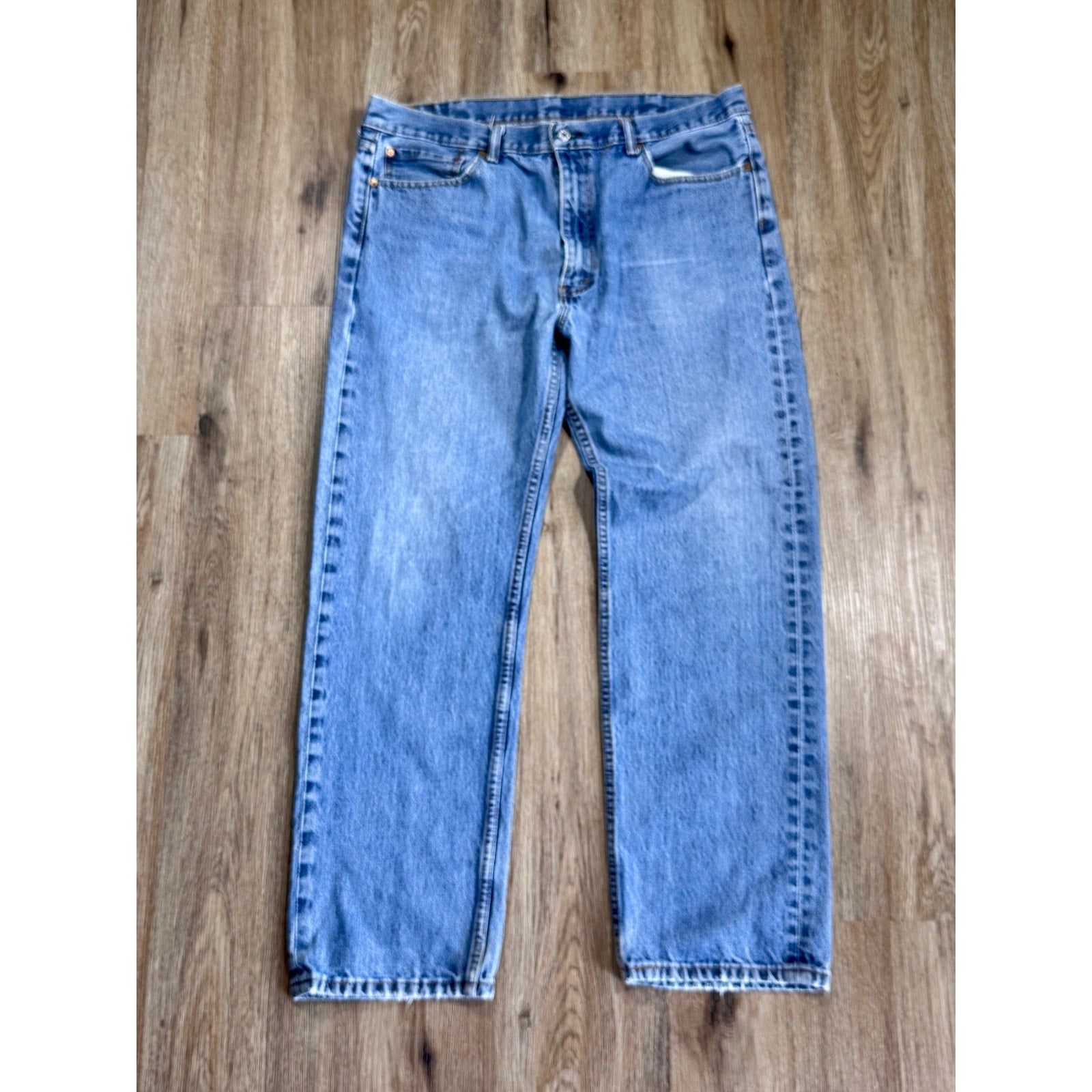 Vintage Levi’s 550 Relaxed Fit Jeans Men’s 38x30 Light Wash Denim Y2K Well Worn