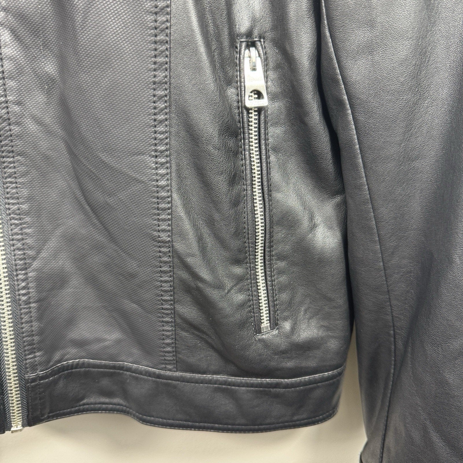 GUESS Mens Large Faux Leather Moto Cafe Racer Jacket Black Quilted Biker Zip