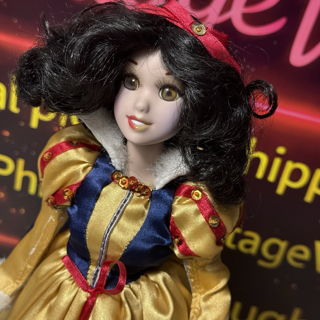Vtg Brass Key Keepsakes Disney Snow White Porcelain Doll 15” With Display Base