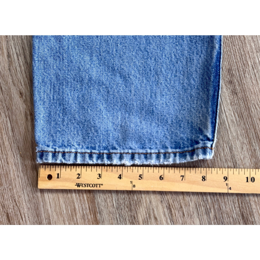 Vintage Levi’s 550 Relaxed Fit Jeans Men’s 38x30 Light Wash Denim Y2K Well Worn