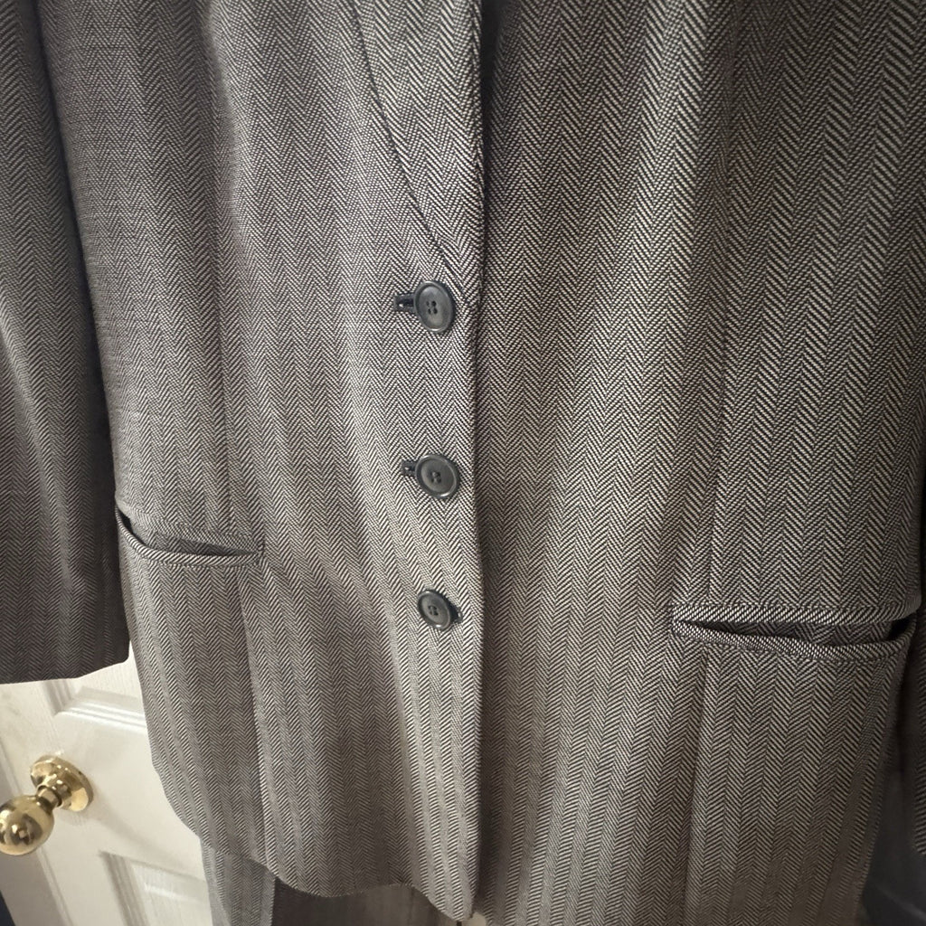 Armani Collezioni Womens Virgin Wool Gray Herringbone Pant Suit Size 4 Italy