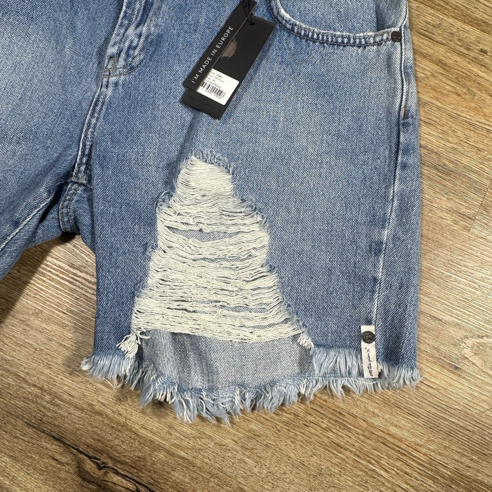 OneTeaspoon Stevies Boyfriend Denim Shorts BNWT Womens 31 34 Pacifica Distressed