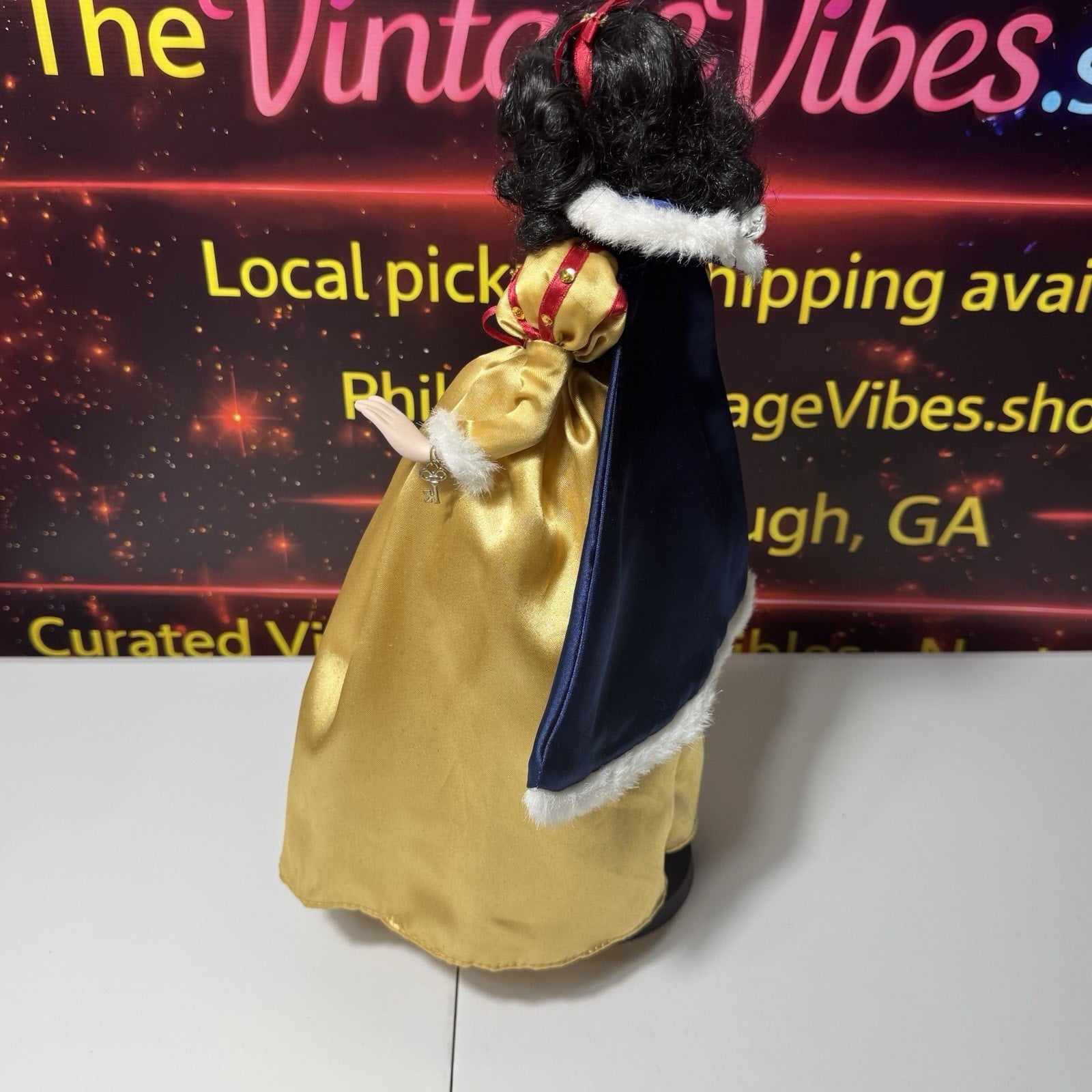 Vtg Brass Key Keepsakes Disney Snow White Porcelain Doll 15” With Display Base