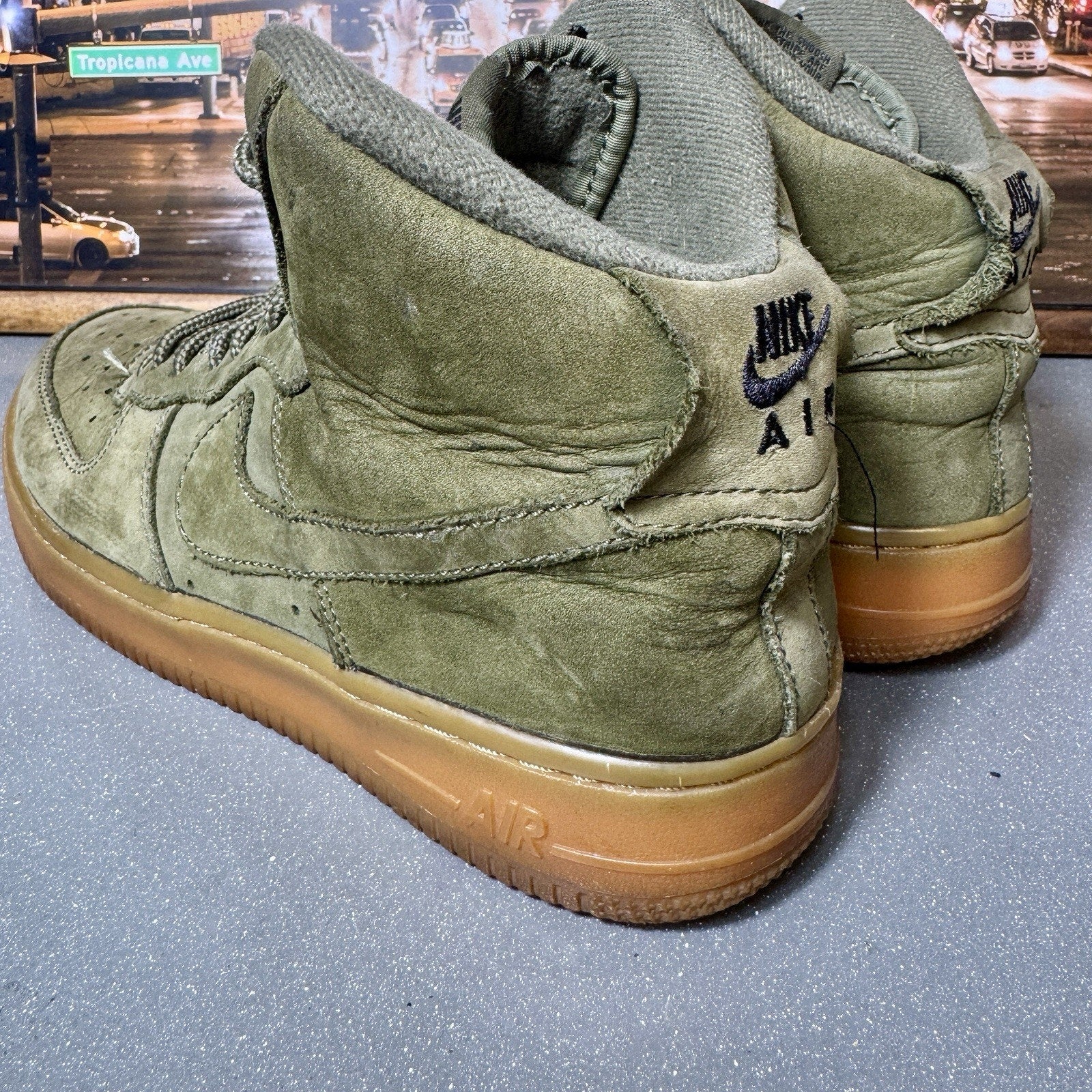 Nike Air Force 1 High WB GS Medium Olive Dark Gum 922066-202 Women’s 7 - 5.5Y
