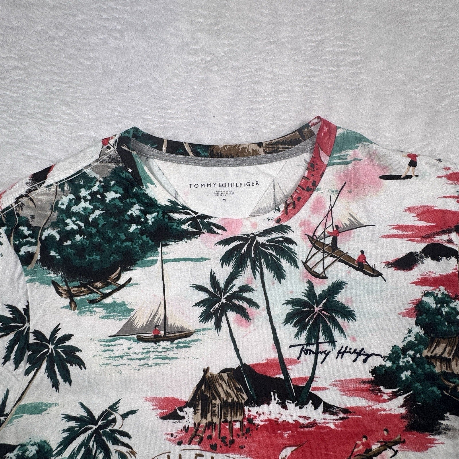 Tommy Hilfiger Tropical Island All Over Print T Shirt Men’s Medium 100% Cotton M