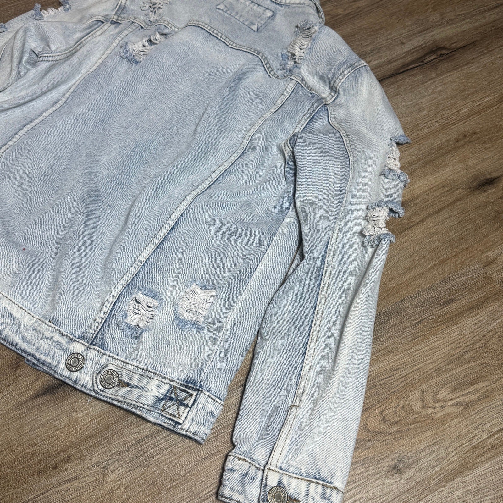 Victorious Distressed Light Wash Denim Trucker Jacket Men’s Small Cotton Vtg Y2K