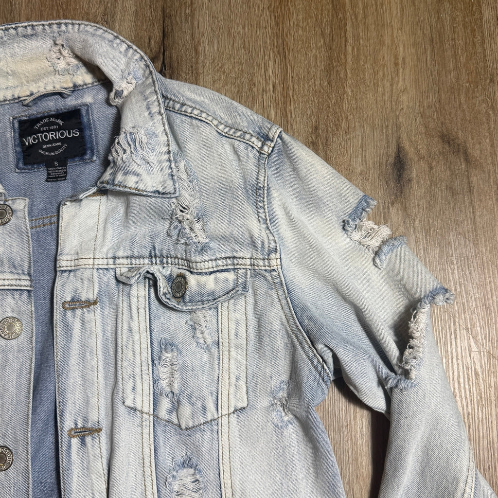 Victorious Distressed Light Wash Denim Trucker Jacket Men’s Small Cotton Vtg Y2K