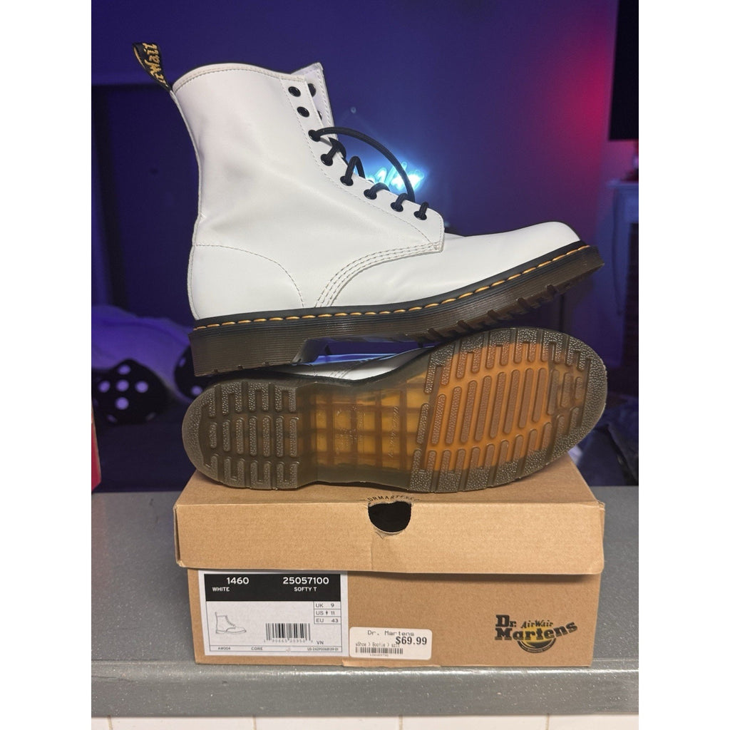 25057100 Doc Dr. Martens Air Wair 1460 Softy White Leather Combat Boots 9 Wmns