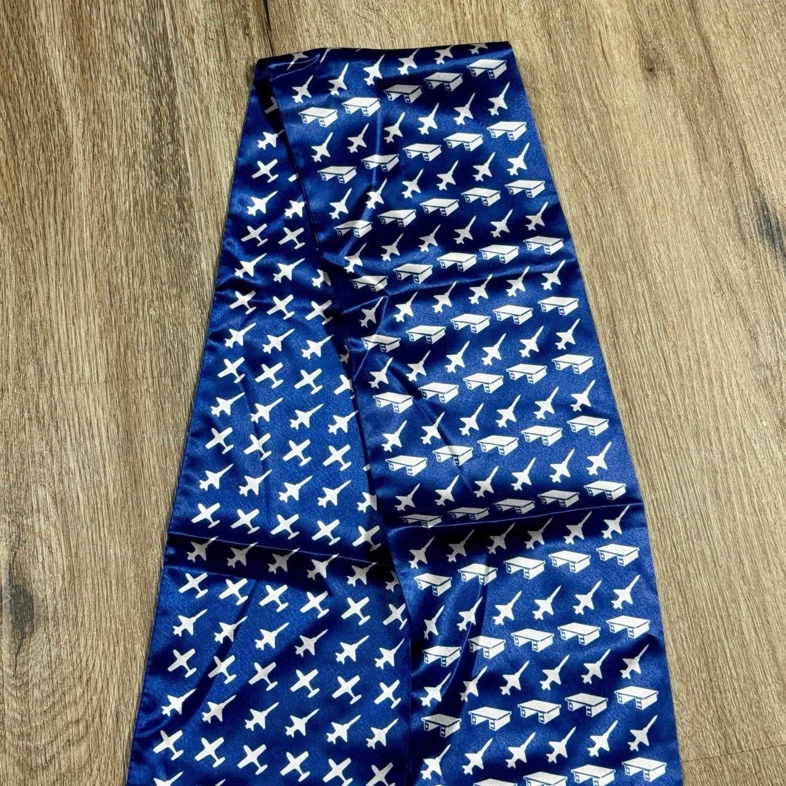Rakkei Rama World Willie’s Last 93-04 Aviation Crew Pilot Scarf Vtg USA 45”