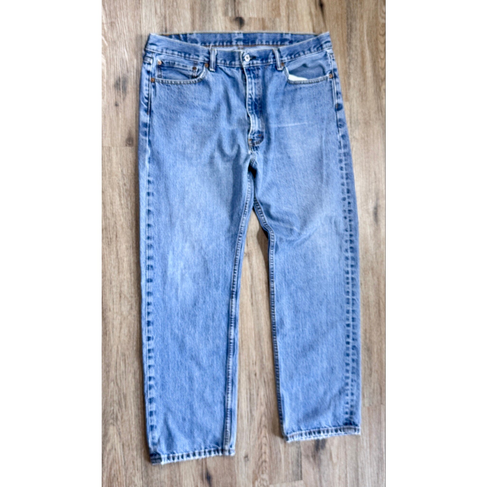 Vintage Levi’s 550 Relaxed Fit Jeans Men’s 38x30 Light Wash Denim Y2K Well Worn