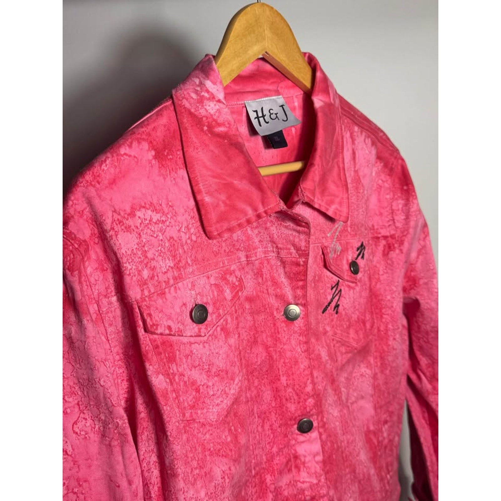H&J Pink Acid Wash Denim Jacket XL Graphic Paint Detail Button Front