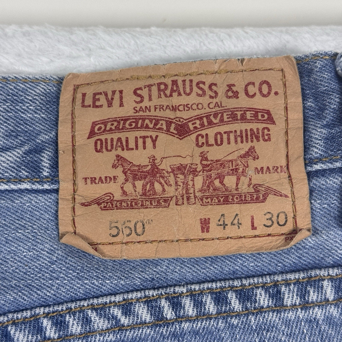 VTG 2004 Levi's 560 Comfort Fit Jeans Men's 44x30 Light Wash Relaxed Denim